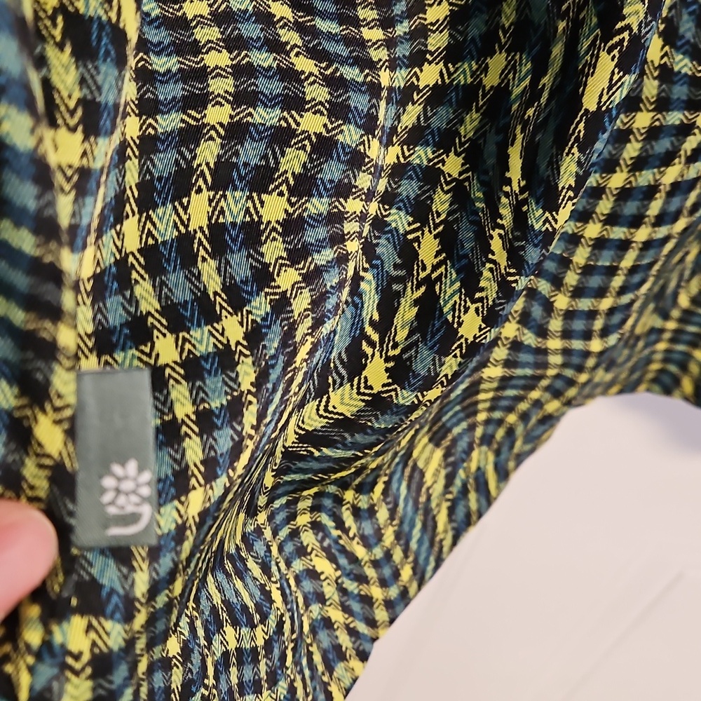 Urban Outfitters Short Sleeve Button Down Shirt men Large Green yellow geometric - Picture 6 of 6